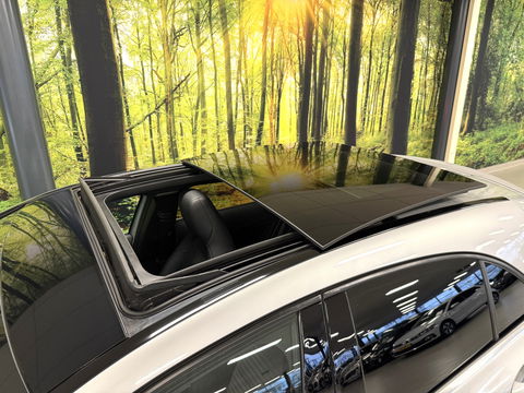 Mercedes-Benz A-Klasse AMG 45 4MATIC | Cruise Control | Panoramadak | Achteruitrijcamera | Stoelverwarming | Parkeersensoren | Navigatie | Stop&Go |