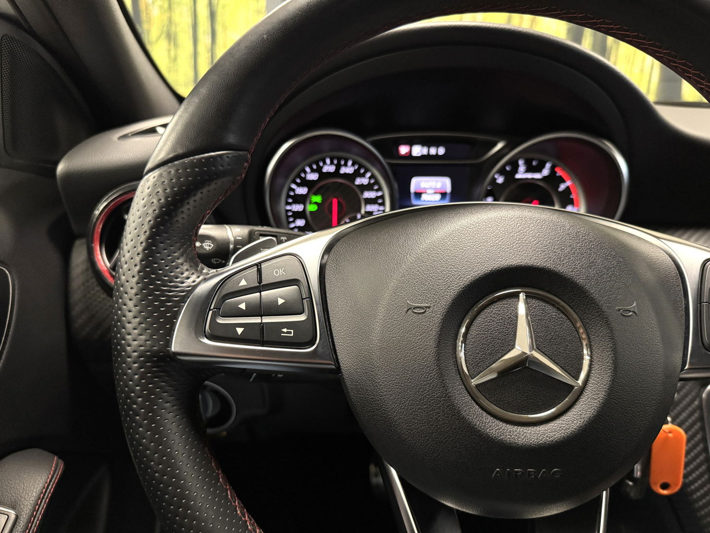 Mercedes-Benz A-Klasse AMG 45 4MATIC | Cruise Control | Panoramadak | Achteruitrijcamera | Stoelverwarming | Parkeersensoren | Navigatie | Stop&Go |