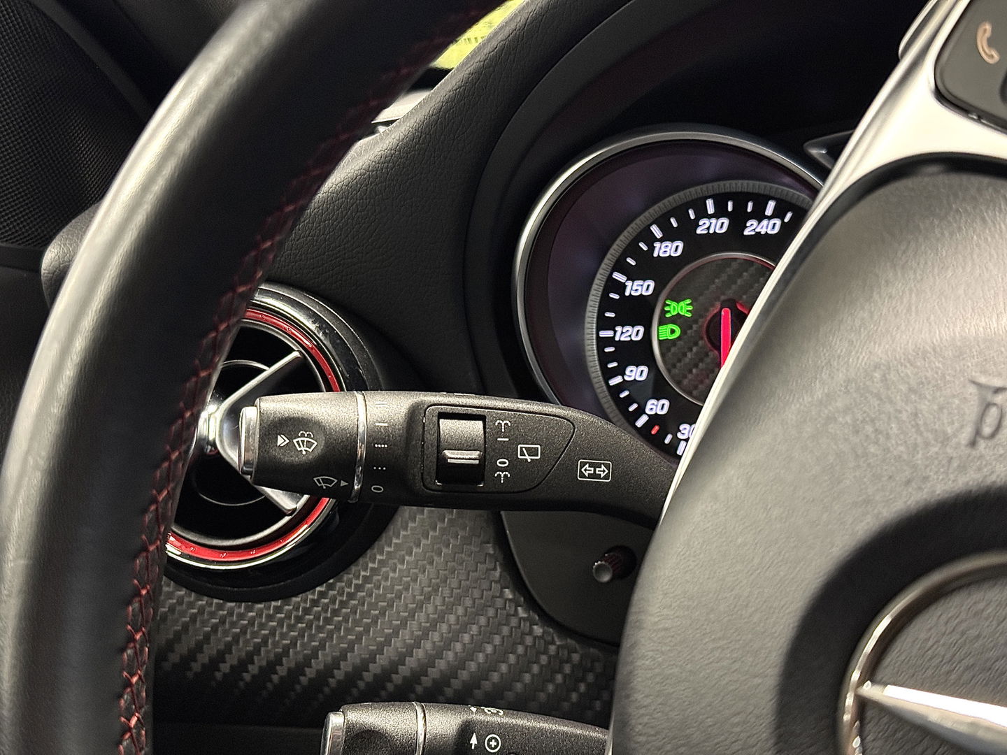 Mercedes-Benz A-Klasse AMG 45 4MATIC | Cruise Control | Panoramadak | Achteruitrijcamera | Stoelverwarming | Parkeersensoren | Navigatie | Stop&Go |