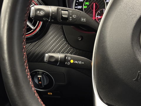Mercedes-Benz A-Klasse AMG 45 4MATIC | Cruise Control | Panoramadak | Achteruitrijcamera | Stoelverwarming | Parkeersensoren | Navigatie | Stop&Go |