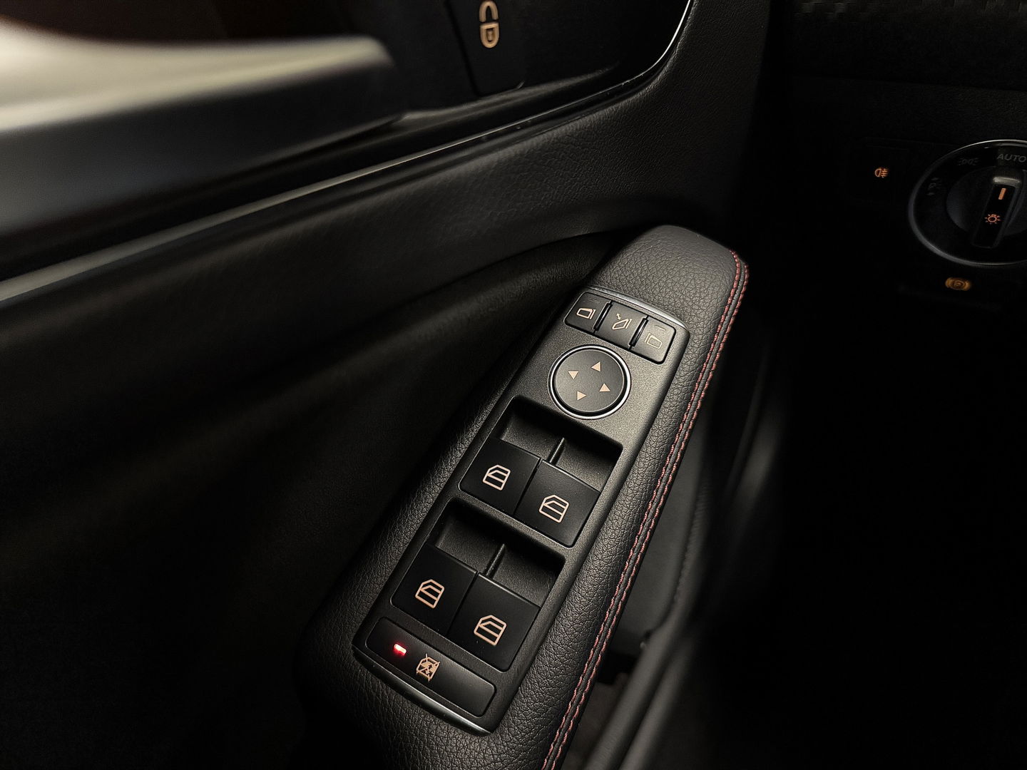 Mercedes-Benz A-Klasse AMG 45 4MATIC | Cruise Control | Panoramadak | Achteruitrijcamera | Stoelverwarming | Parkeersensoren | Navigatie | Stop&Go |