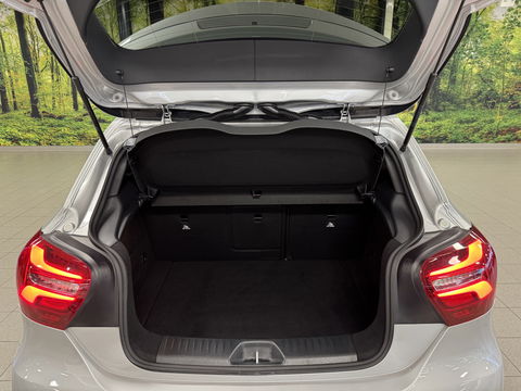 Mercedes-Benz A-Klasse AMG 45 4MATIC | Cruise Control | Panoramadak | Achteruitrijcamera | Stoelverwarming | Parkeersensoren | Navigatie | Stop&Go |