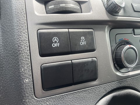 Volkswagen Transporter 2.0 TDI L1H1 BM DC Comfortline | Marge | 1e eigenaar | Cruise Control | Trekhaak | Parkeersensoren Achter | Airconditioning | Navigatie | Stop&Go | Betonplex | Wandbetimmering |