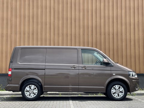 Volkswagen Transporter 2.0 TDI L1H1 BM DC Comfortline | Marge | 1e eigenaar | Cruise Control | Trekhaak | Parkeersensoren Achter | Airconditioning | Navigatie | Stop&Go | Betonplex | Wandbetimmering |