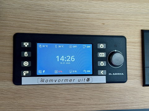 Adria CORAL 670 SL Plus | Automaat! | Euro 6! | Cruise control | Lengte bedden | Origineel Nederlands | Dak airco | Zonnepaneel | Nieuwstaat | Camera | Truma |