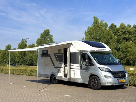 Adria CORAL 670 SL Plus | Automaat! | Euro 6! | Cruise control | Lengte bedden | Origineel Nederlands | Dak airco | Zonnepaneel | Nieuwstaat | Camera | Truma |