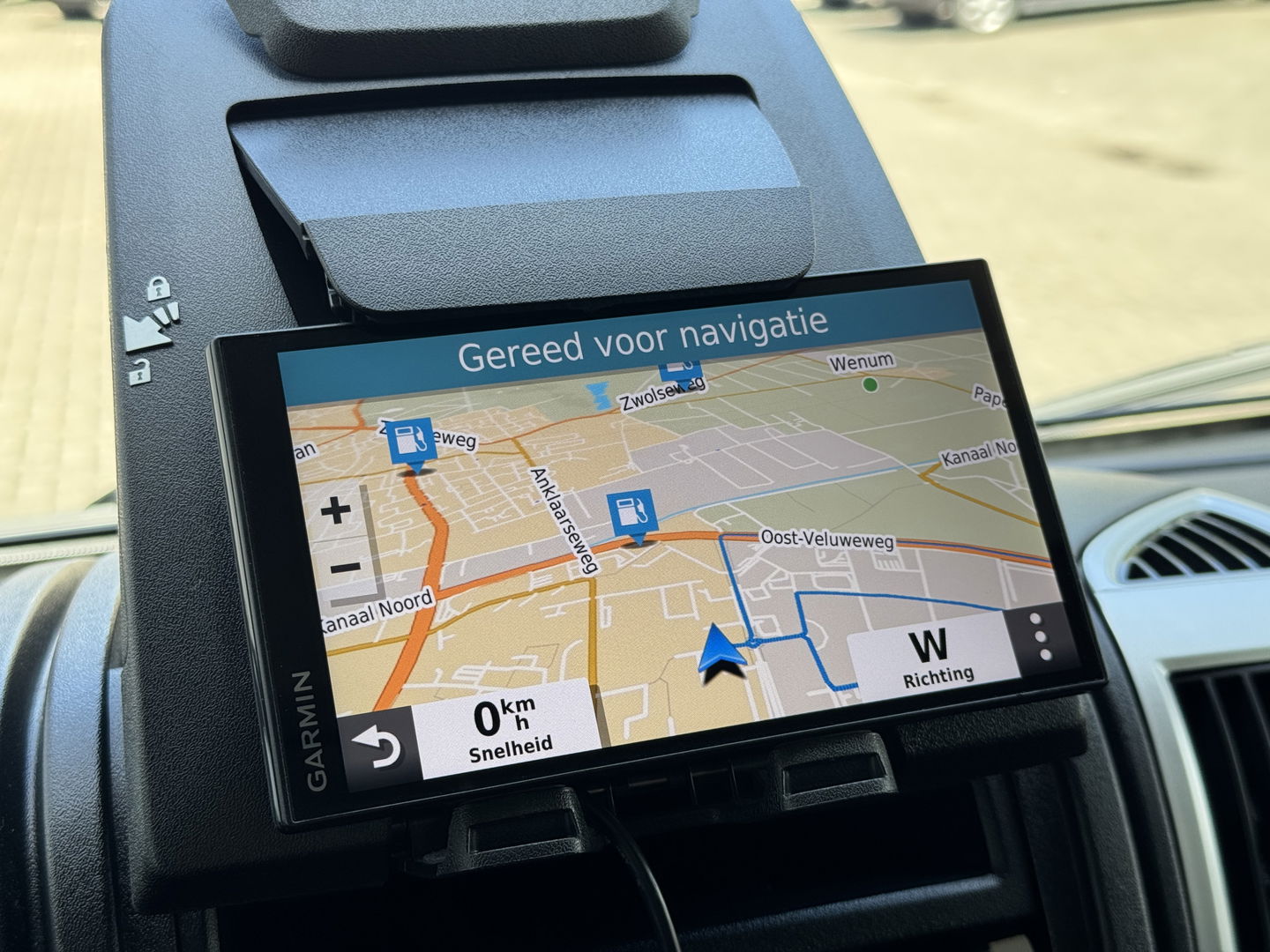 Adria CORAL 670 SL Plus | Automaat! | Euro 6! | Cruise control | Lengte bedden | Origineel Nederlands | Dak airco | Zonnepaneel | Nieuwstaat | Camera | Truma |