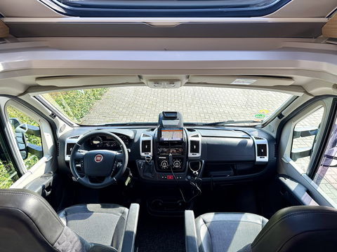 Adria CORAL 670 SL Plus | Automaat! | Euro 6! | Cruise control | Lengte bedden | Origineel Nederlands | Dak airco | Zonnepaneel | Nieuwstaat | Camera | Truma |