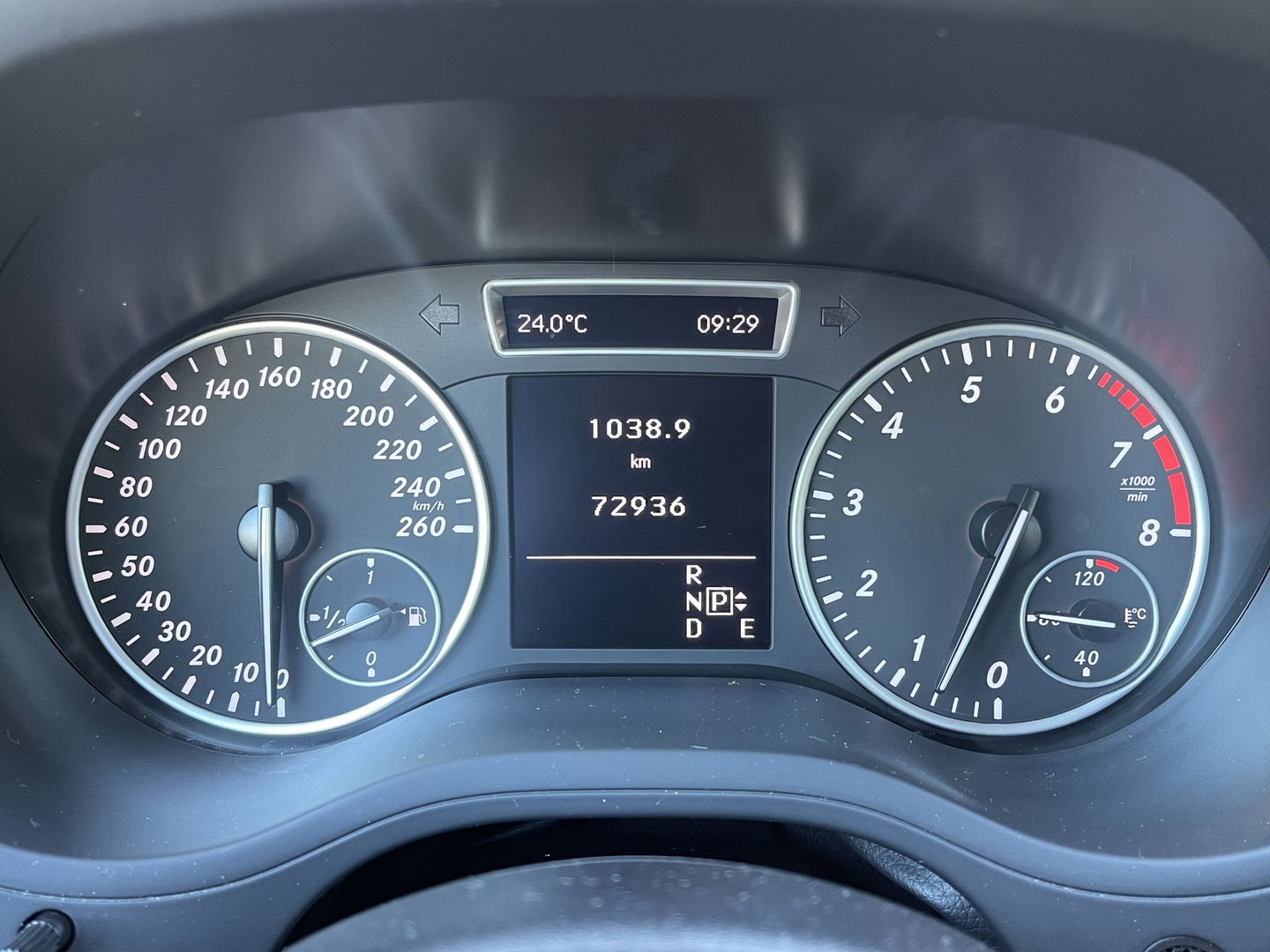 Mercedes-Benz B-Klasse 180 Ambition | Cruise Control | Parkeersensoren | Airconditioning | Navigatie | Bluetooth | Lichtmetaal 16" | Isofix |