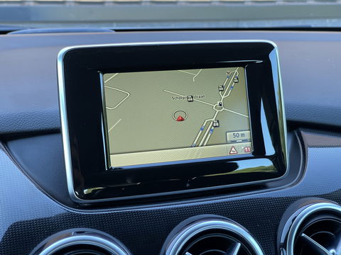 Mercedes-Benz B-Klasse 180 Ambition | Cruise Control | Parkeersensoren | Airconditioning | Navigatie | Bluetooth | Lichtmetaal 16" | Isofix |