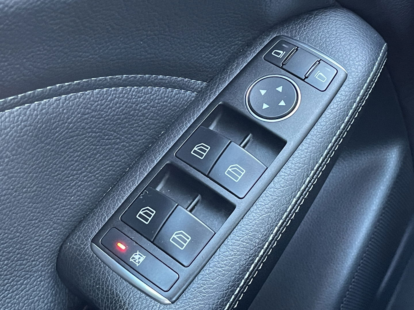 Mercedes-Benz B-Klasse 180 Ambition | Cruise Control | Parkeersensoren | Airconditioning | Navigatie | Bluetooth | Lichtmetaal 16" | Isofix |