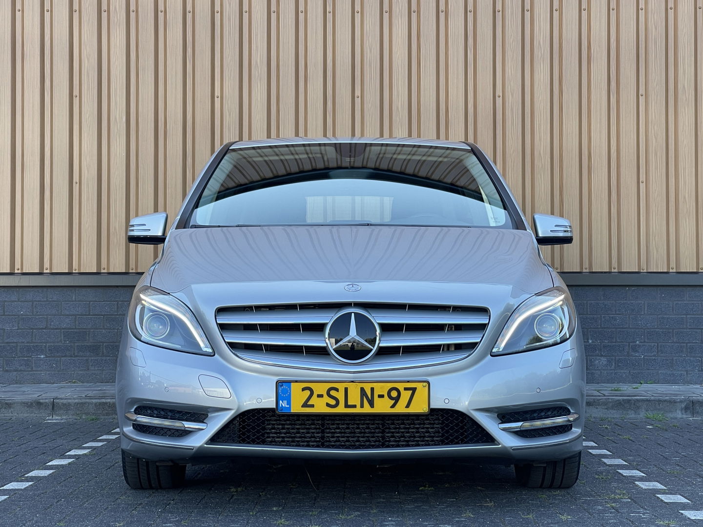 Mercedes-Benz B-Klasse 180 Ambition | Cruise Control | Parkeersensoren | Airconditioning | Navigatie | Bluetooth | Lichtmetaal 16" | Isofix |