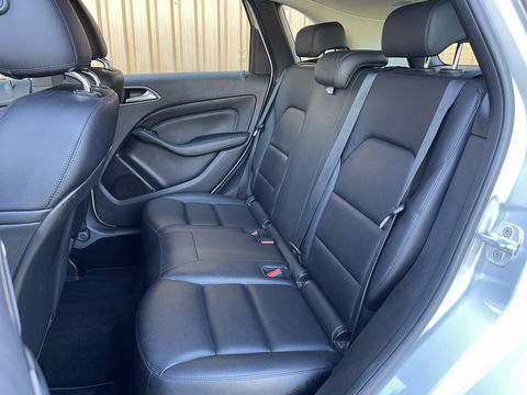 Mercedes-Benz B-Klasse 180 Ambition | Cruise Control | Parkeersensoren | Airconditioning | Navigatie | Bluetooth | Lichtmetaal 16" | Isofix |
