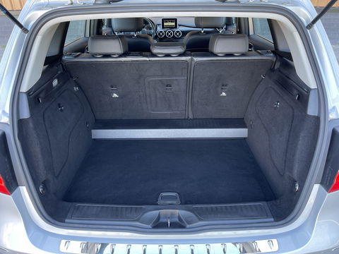 Mercedes-Benz B-Klasse 180 Ambition | Cruise Control | Parkeersensoren | Airconditioning | Navigatie | Bluetooth | Lichtmetaal 16" | Isofix |
