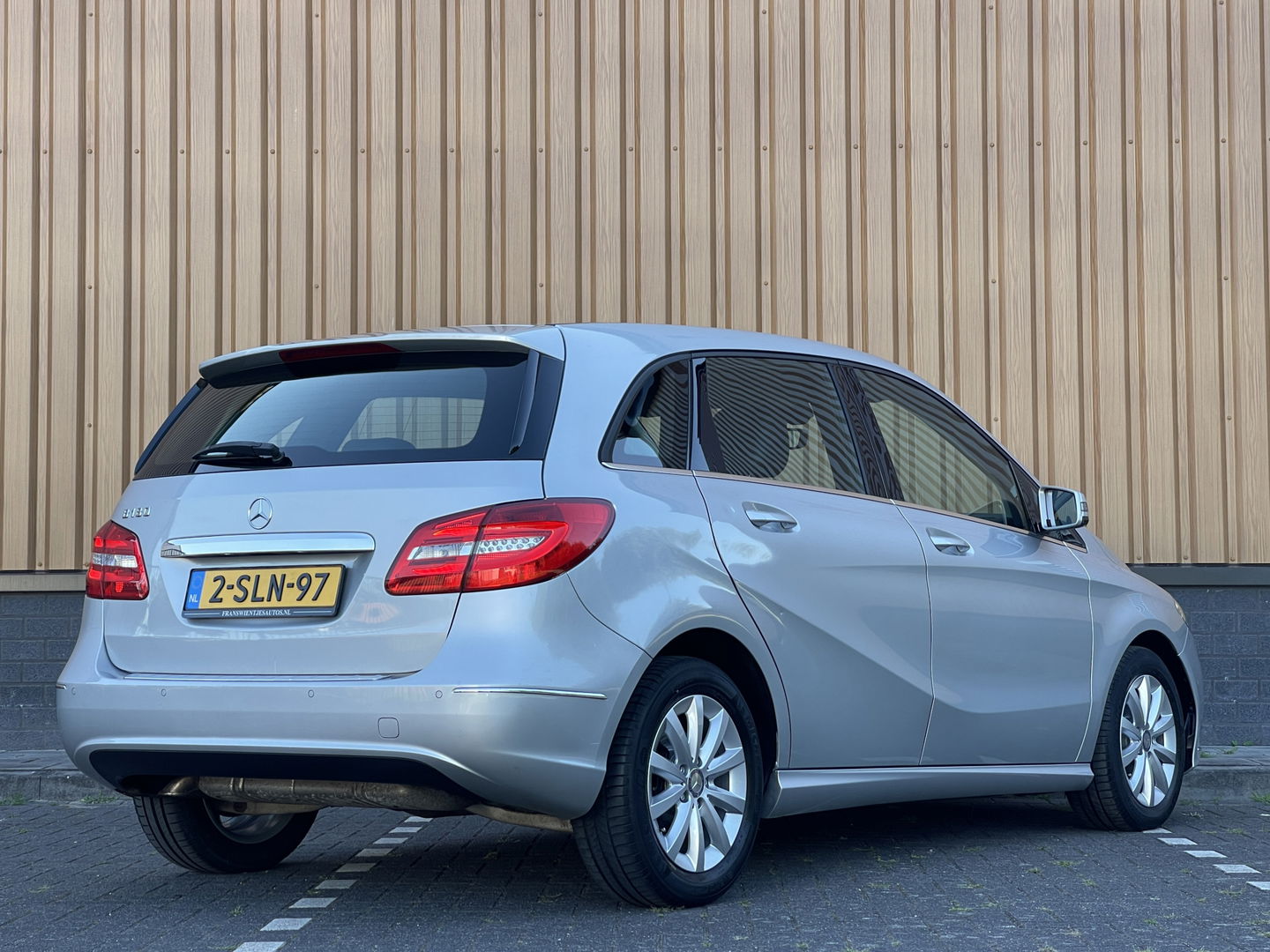 Mercedes-Benz B-Klasse 180 Ambition | Cruise Control | Parkeersensoren | Airconditioning | Navigatie | Bluetooth | Lichtmetaal 16" | Isofix |