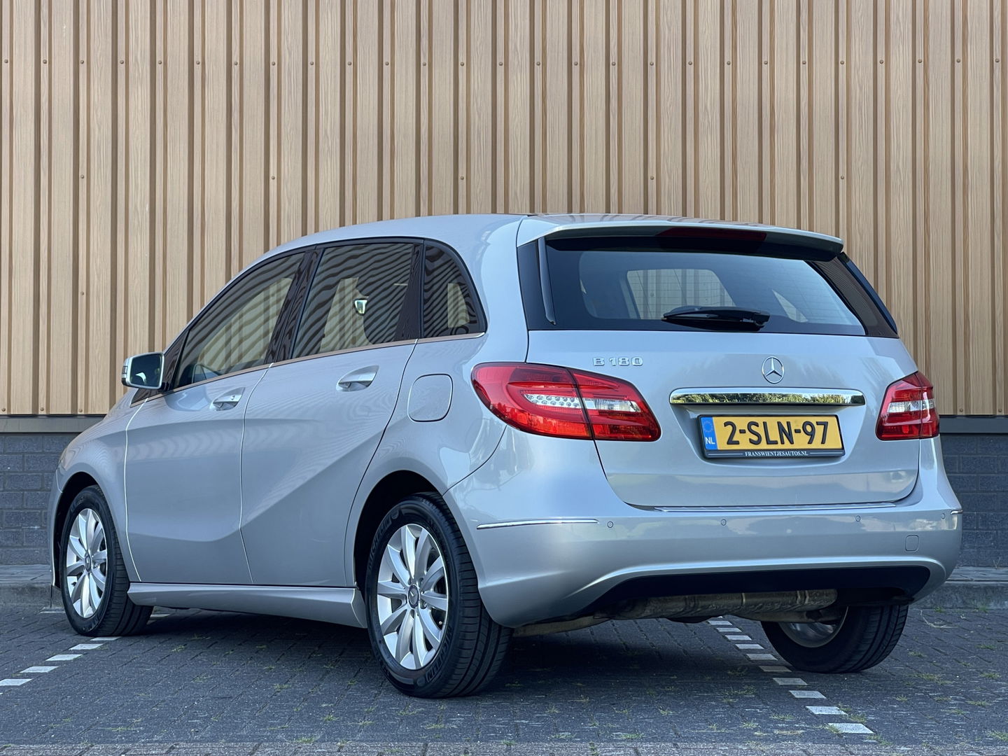 Mercedes-Benz B-Klasse 180 Ambition | Cruise Control | Parkeersensoren | Airconditioning | Navigatie | Bluetooth | Lichtmetaal 16" | Isofix |