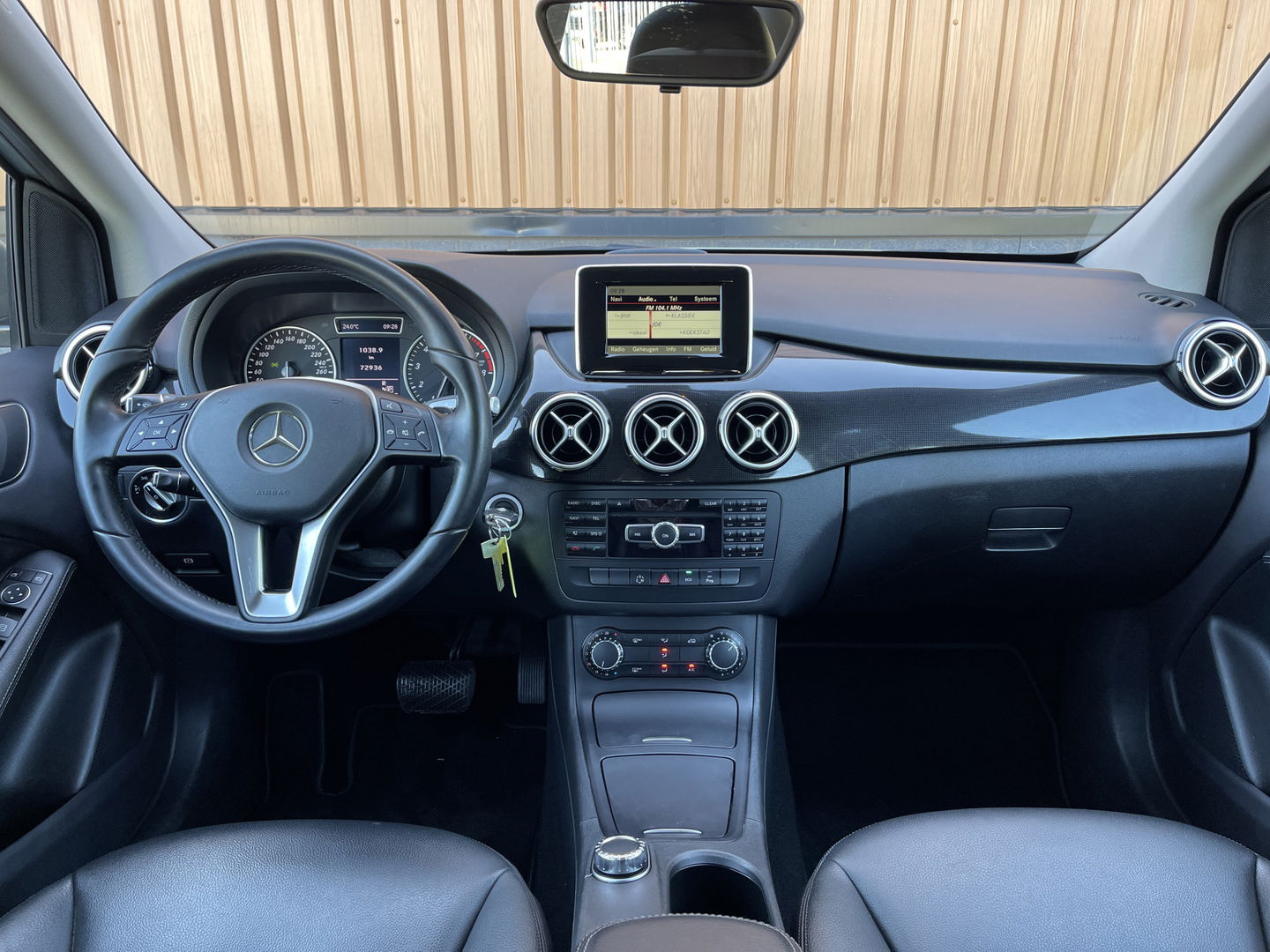 Mercedes-Benz B-Klasse 180 Ambition | Cruise Control | Parkeersensoren | Airconditioning | Navigatie | Bluetooth | Lichtmetaal 16" | Isofix |