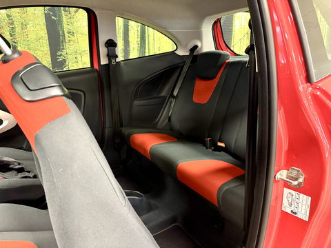 Ford Ka 1.2 Titanium | 43.219 KM! | Origineel Nederlands | Airconditioning | Elektrische Ramen | AUX | Radio/CD |
