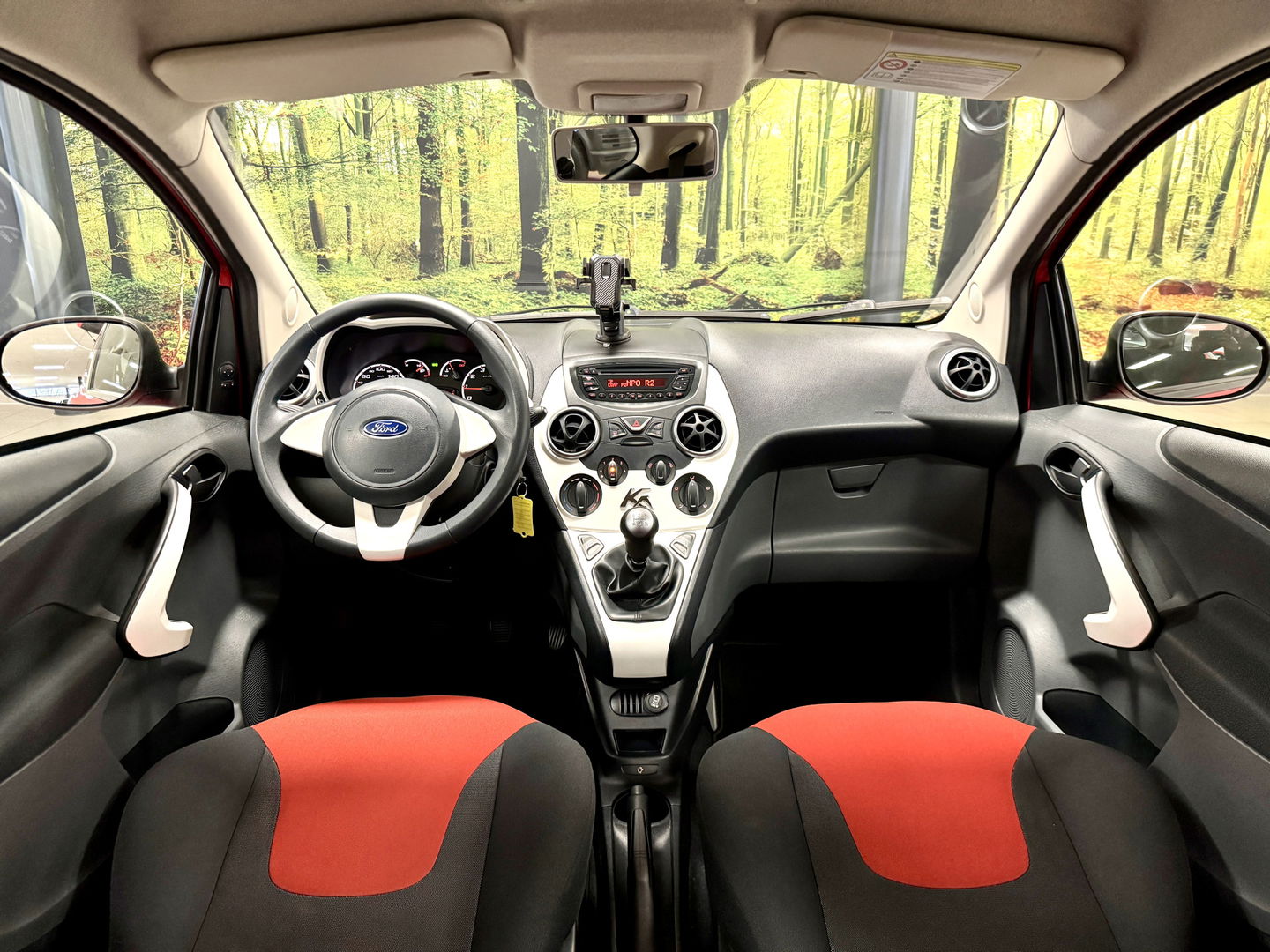 Ford Ka 1.2 Titanium | 43.219 KM! | Origineel Nederlands | Airconditioning | Elektrische Ramen | AUX | Radio/CD |