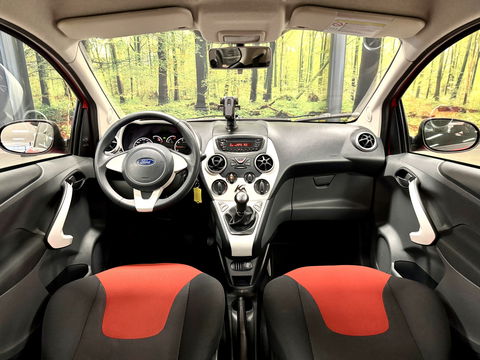 Ford Ka 1.2 Titanium | 43.219 KM! | Origineel Nederlands | Airconditioning | Elektrische Ramen | AUX | Radio/CD |