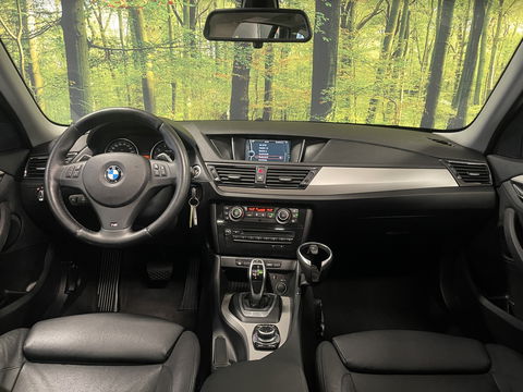 BMW X1 sDrive20i Upgrade Edition | Panorama dak | Origineel Nederlands | Cruise Control | Airconditioning | Parkeersensoren | Bluetooth |