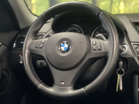 BMW X1 sDrive20i Upgrade Edition | Panorama dak | Origineel Nederlands | Cruise Control | Airconditioning | Parkeersensoren | Bluetooth |