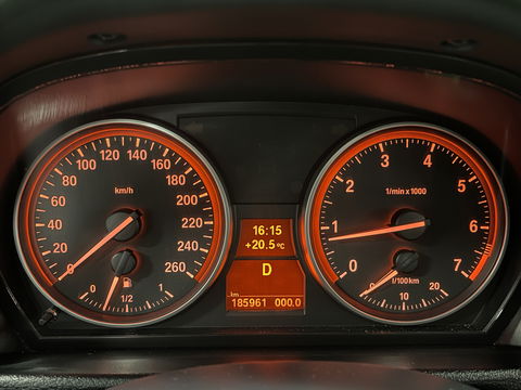 BMW X1 sDrive20i Upgrade Edition | Panorama dak | Origineel Nederlands | Cruise Control | Airconditioning | Parkeersensoren | Bluetooth |