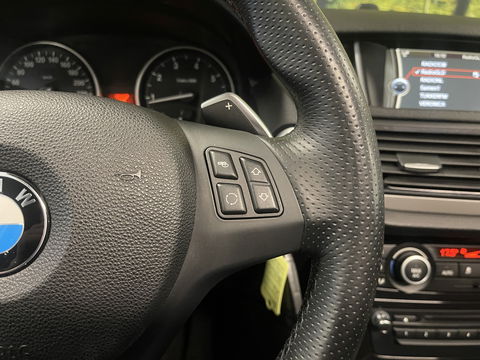BMW X1 sDrive20i Upgrade Edition | Panorama dak | Origineel Nederlands | Cruise Control | Airconditioning | Parkeersensoren | Bluetooth |