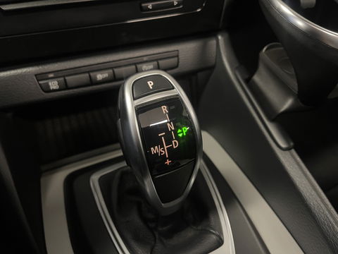 BMW X1 sDrive20i Upgrade Edition | Panorama dak | Origineel Nederlands | Cruise Control | Airconditioning | Parkeersensoren | Bluetooth |
