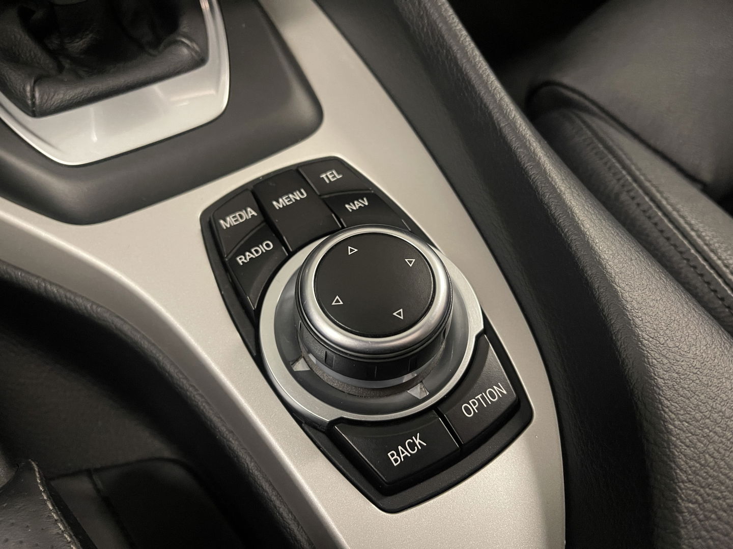 BMW X1 sDrive20i Upgrade Edition | Panorama dak | Origineel Nederlands | Cruise Control | Airconditioning | Parkeersensoren | Bluetooth |