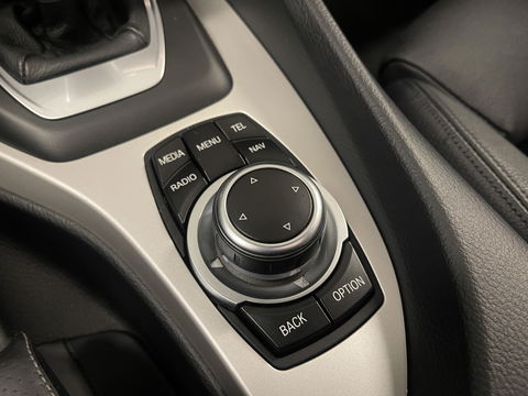 BMW X1 sDrive20i Upgrade Edition | Panorama dak | Origineel Nederlands | Cruise Control | Airconditioning | Parkeersensoren | Bluetooth |