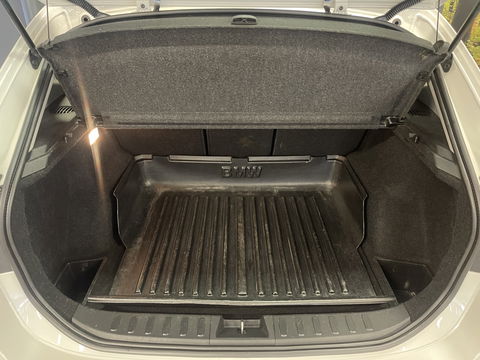 BMW X1 sDrive20i Upgrade Edition | Panorama dak | Origineel Nederlands | Cruise Control | Airconditioning | Parkeersensoren | Bluetooth |