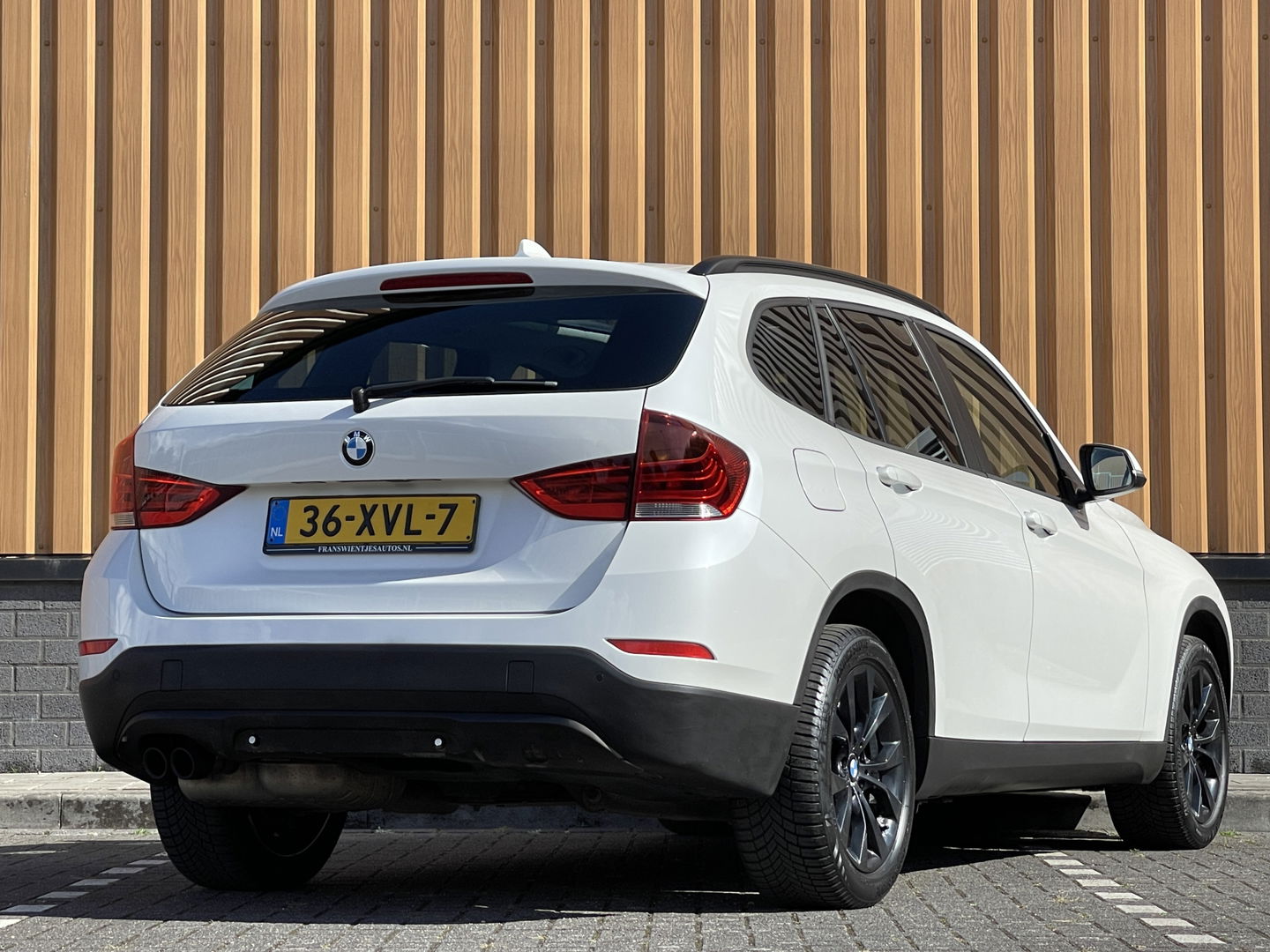 BMW X1 sDrive20i Upgrade Edition | Panorama dak | Origineel Nederlands | Cruise Control | Airconditioning | Parkeersensoren | Bluetooth |