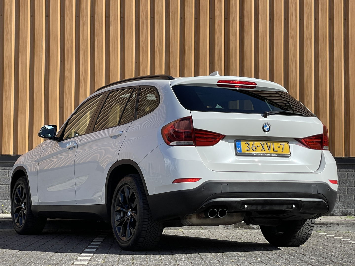 BMW X1 sDrive20i Upgrade Edition | Panorama dak | Origineel Nederlands | Cruise Control | Airconditioning | Parkeersensoren | Bluetooth |