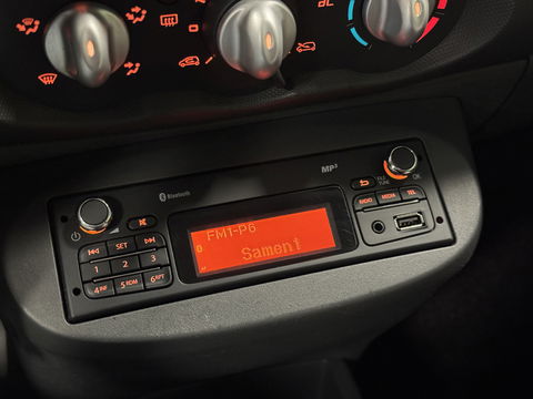 Renault Twingo 1.2 16V Parisienne | Origineel Nederlands | 1e Eigenaar | Airconditioning | Bluetooth | Elektrische Ramen | Isofix | USB | Aux |