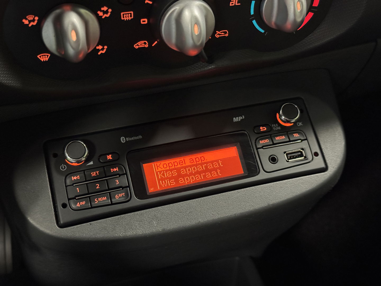 Renault Twingo 1.2 16V Parisienne | Origineel Nederlands | 1e Eigenaar | Airconditioning | Bluetooth | Elektrische Ramen | Isofix | USB | Aux |