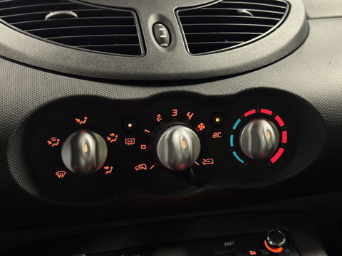 Renault Twingo 1.2 16V Parisienne | Origineel Nederlands | 1e Eigenaar | Airconditioning | Bluetooth | Elektrische Ramen | Isofix | USB | Aux |