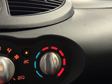 Renault Twingo 1.2 16V Parisienne | Origineel Nederlands | 1e Eigenaar | Airconditioning | Bluetooth | Elektrische Ramen | Isofix | USB | Aux |
