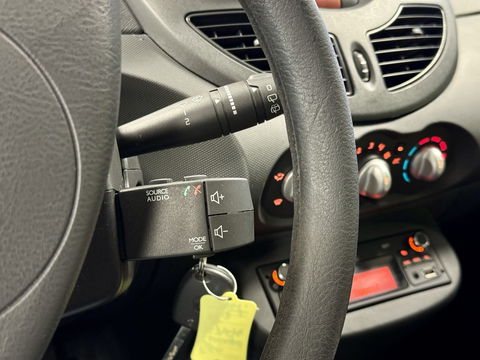 Renault Twingo 1.2 16V Parisienne | Origineel Nederlands | 1e Eigenaar | Airconditioning | Bluetooth | Elektrische Ramen | Isofix | USB | Aux |