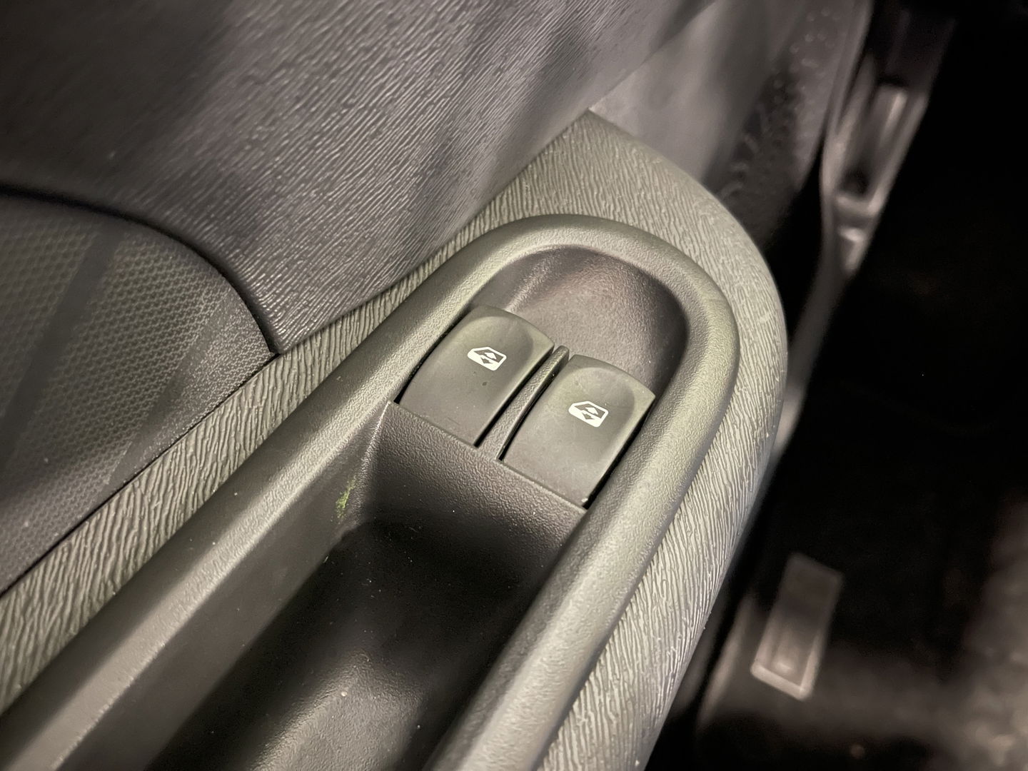 Renault Twingo 1.2 16V Parisienne | Origineel Nederlands | 1e Eigenaar | Airconditioning | Bluetooth | Elektrische Ramen | Isofix | USB | Aux |