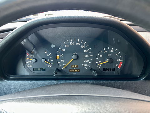 Mercedes-Benz C-Klasse 180 Sport | Schuif - Kanteldak | Stoelverwarming | Parkeersensoren | Elektrische Ramen | Elektrische Spiegels |