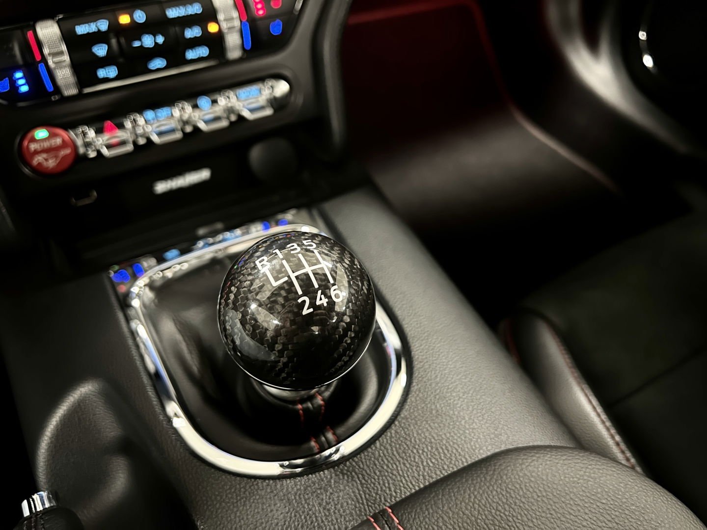 Ford Mustang Fastback 5.0 GT California Special | Handgeschakeld! | 422 PK | Camera | Stoelventilatie | Stoelverwarming | Navigatie | Leder | LED | Laptimer | Dodehoeksensor | Cruise Control | Keyless Go/Keyless Entry |