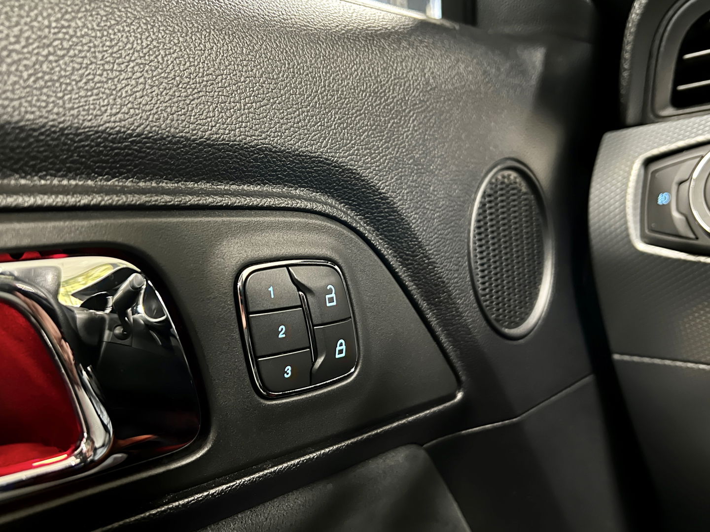 Ford Mustang Fastback 5.0 GT California Special | Handgeschakeld! | 422 PK | Camera | Stoelventilatie | Stoelverwarming | Navigatie | Leder | LED | Laptimer | Dodehoeksensor | Cruise Control | Keyless Go/Keyless Entry |