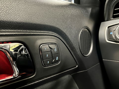 Ford Mustang Fastback 5.0 GT California Special | Handgeschakeld! | 422 PK | Camera | Stoelventilatie | Stoelverwarming | Navigatie | Leder | LED | Laptimer | Dodehoeksensor | Cruise Control | Keyless Go/Keyless Entry |
