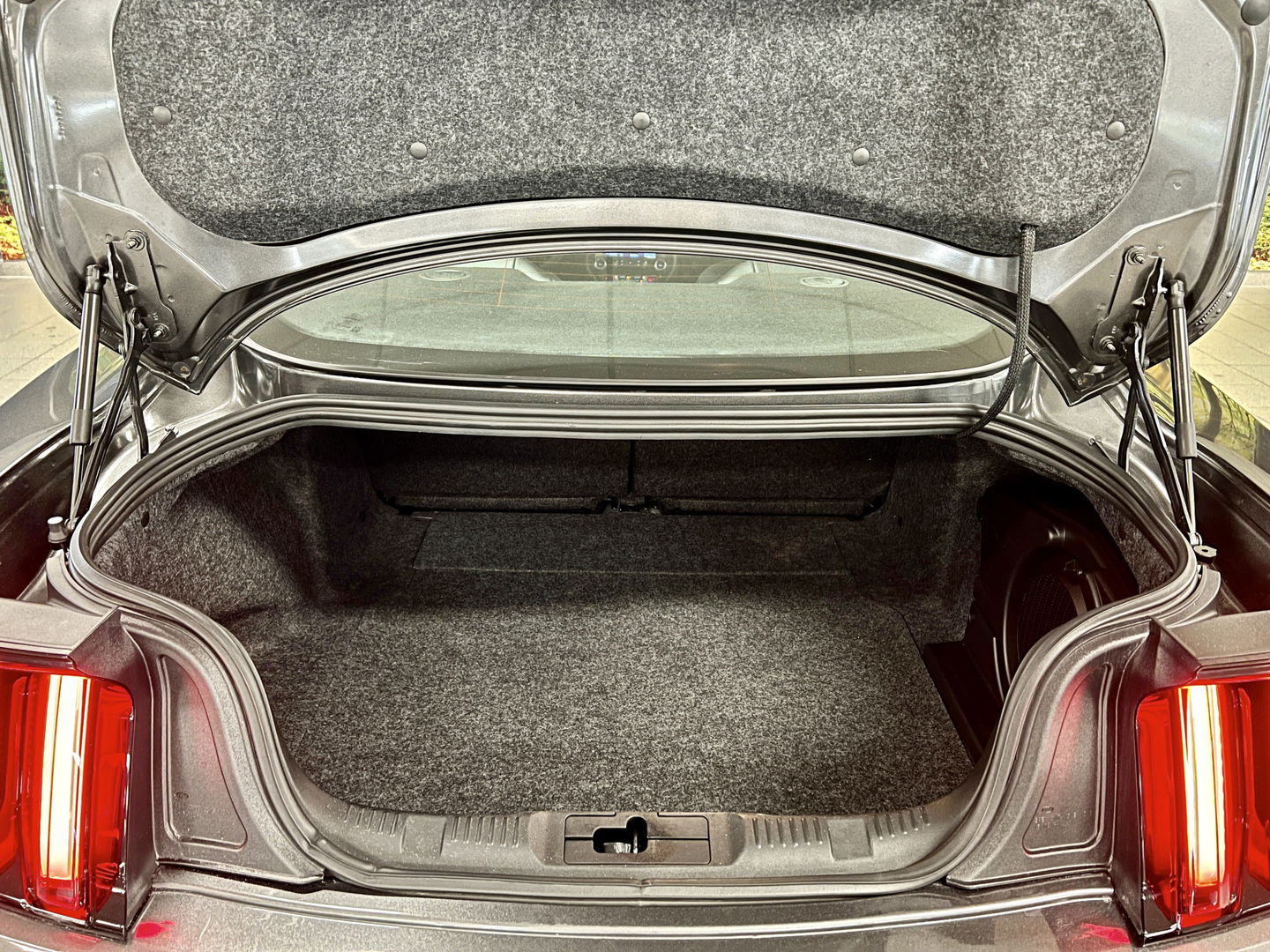 Ford Mustang Fastback 5.0 GT California Special | Handgeschakeld! | 422 PK | Camera | Stoelventilatie | Stoelverwarming | Navigatie | Leder | LED | Laptimer | Dodehoeksensor | Cruise Control | Keyless Go/Keyless Entry |