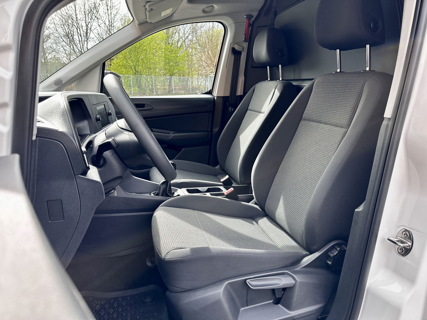 Volkswagen Caddy Cargo 2.0 TDI Trend | Fabrieksgarantie | Bluetooth | Start-Stop Systeem | Radio | Origineel NL | Centrale Deurvergrendeling