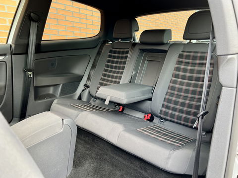 Volkswagen Golf 2.0 TFSI GTI | 89.579 NAP! | Dealer Onderhouden | Navigatie | Cruise Control | Eibach Verlaagd | 18" Lichtmetaal | Parkeersensoren | Bluetooth |