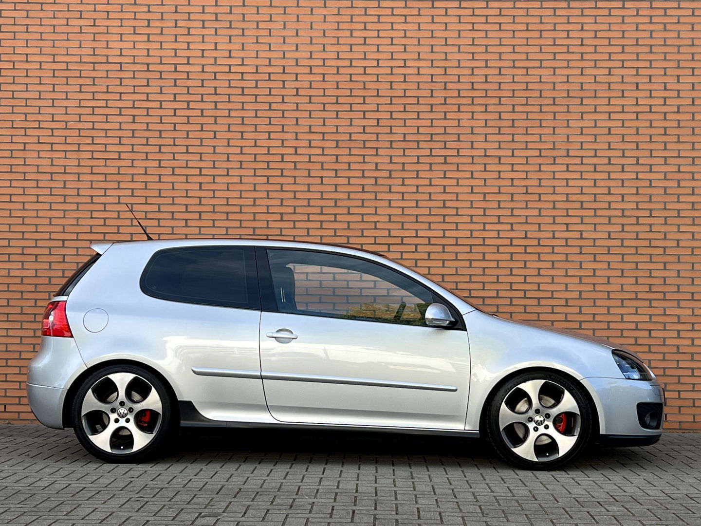 Volkswagen Golf 2.0 TFSI GTI | 89.579 NAP! | Dealer Onderhouden | Navigatie | Cruise Control | Eibach Verlaagd | 18" Lichtmetaal | Parkeersensoren | Bluetooth |