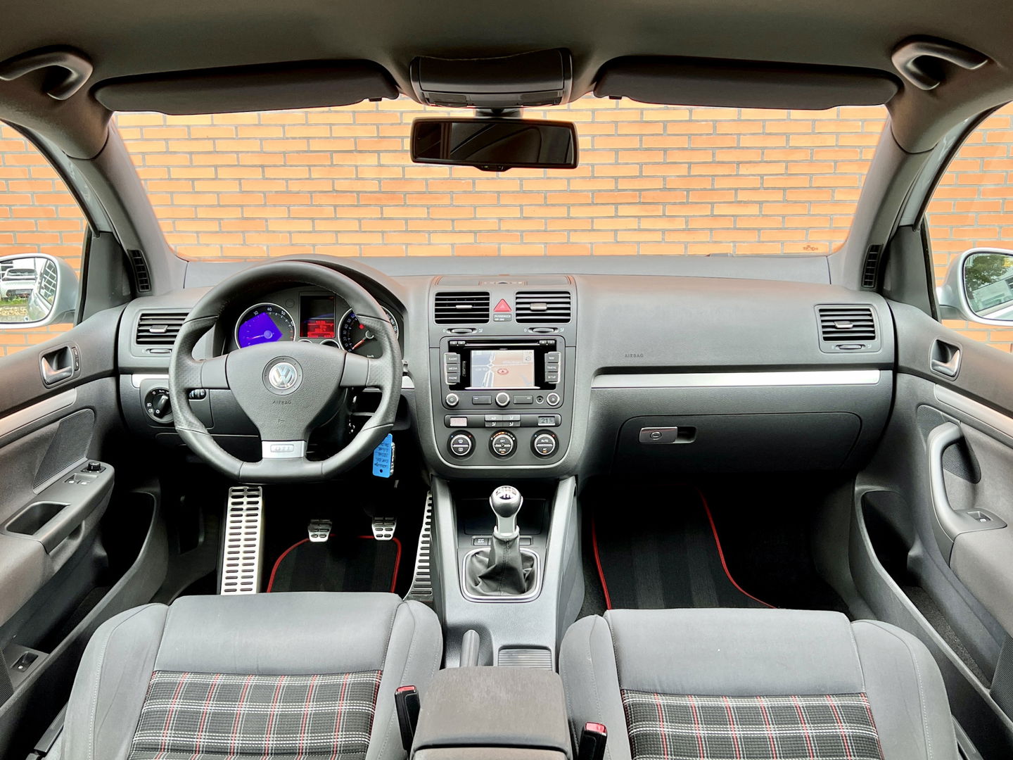 Volkswagen Golf 2.0 TFSI GTI | 89.579 NAP! | Dealer Onderhouden | Navigatie | Cruise Control | Eibach Verlaagd | 18" Lichtmetaal | Parkeersensoren | Bluetooth |
