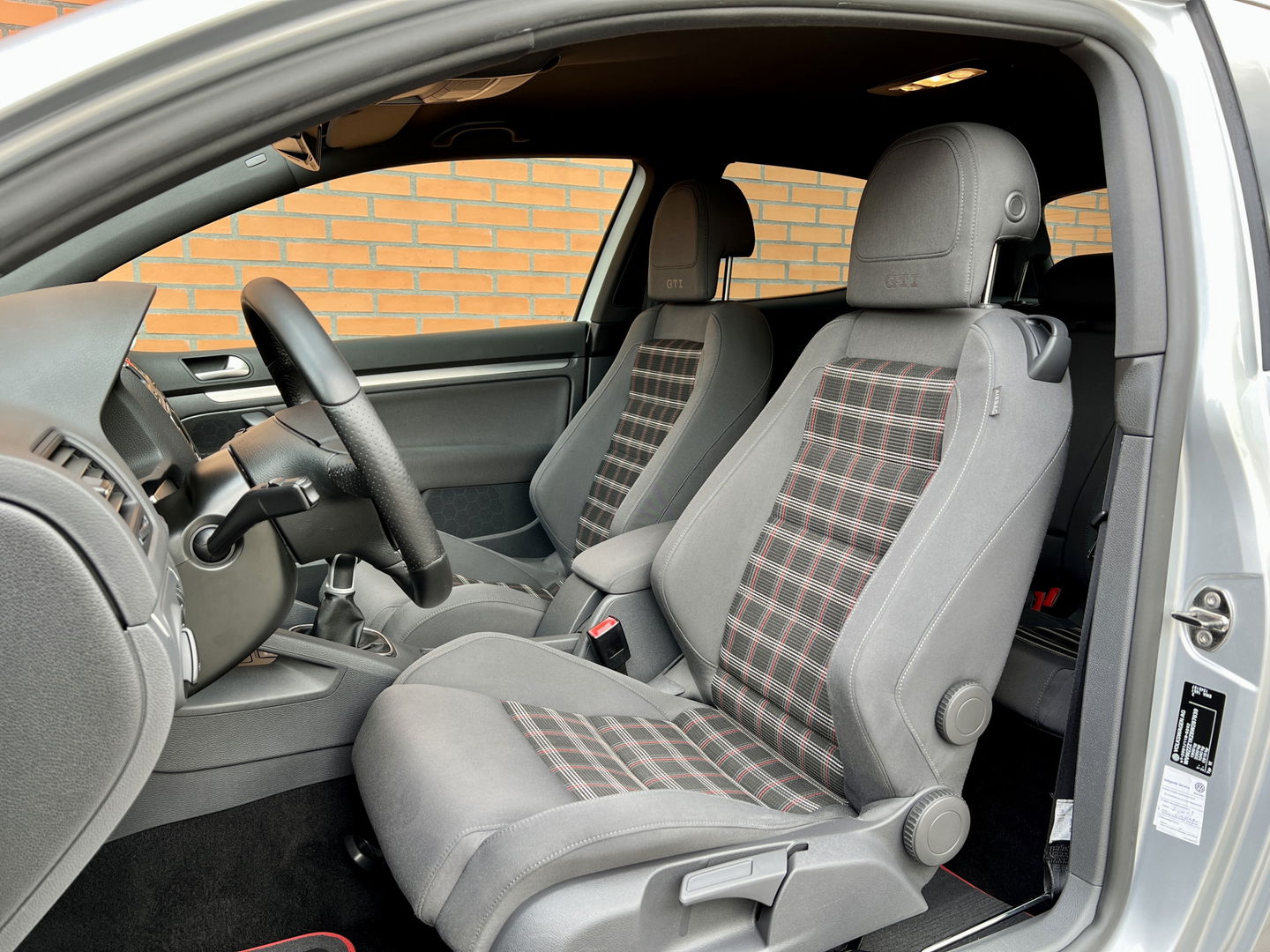 Volkswagen Golf 2.0 TFSI GTI | 89.579 NAP! | Dealer Onderhouden | Navigatie | Cruise Control | Eibach Verlaagd | 18" Lichtmetaal | Parkeersensoren | Bluetooth |